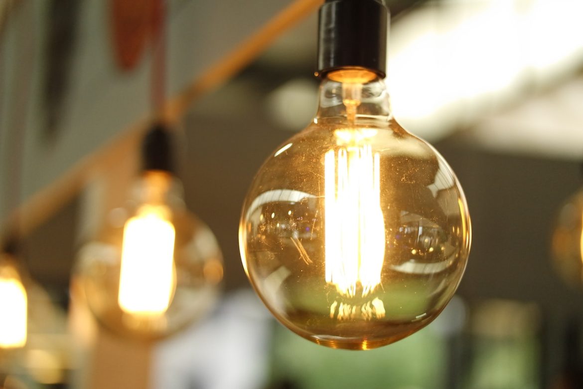Waarom een lichtplan in een woonkamer belangrijk is. Waarom een lichtplan in een woonkamer belangrijk is.