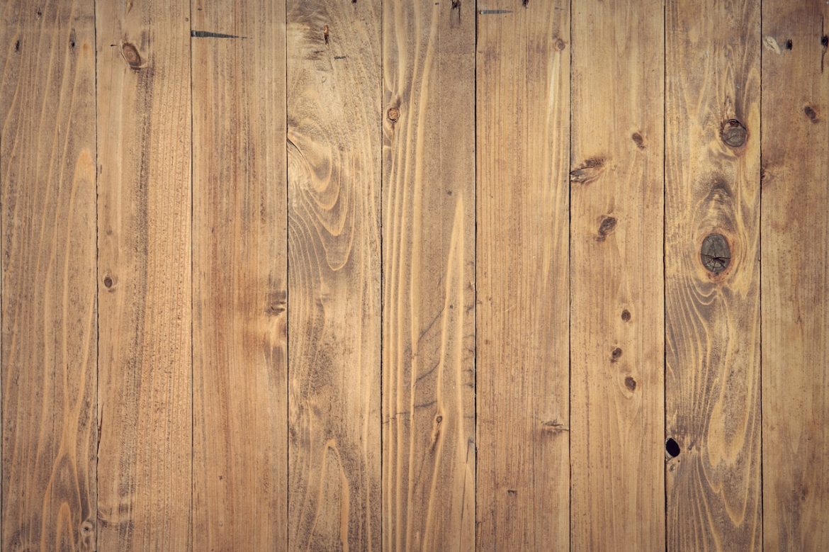 Voordeel van hout met een vingerlas Voordeel van hout met een vingerlas
